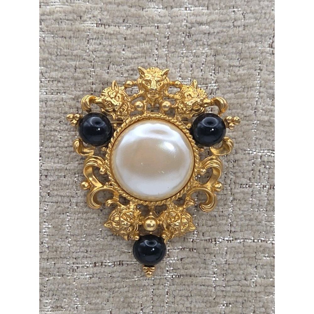 Vintage Signed Avon Lion Heads Opalescent Center Gold Tone Brooch